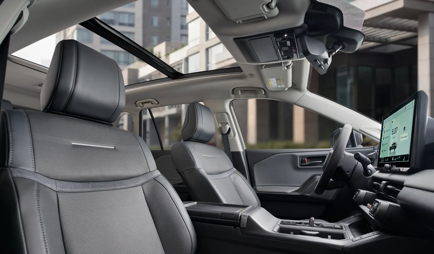 Toyota RAV4 — asientos delanteros techo panoramico