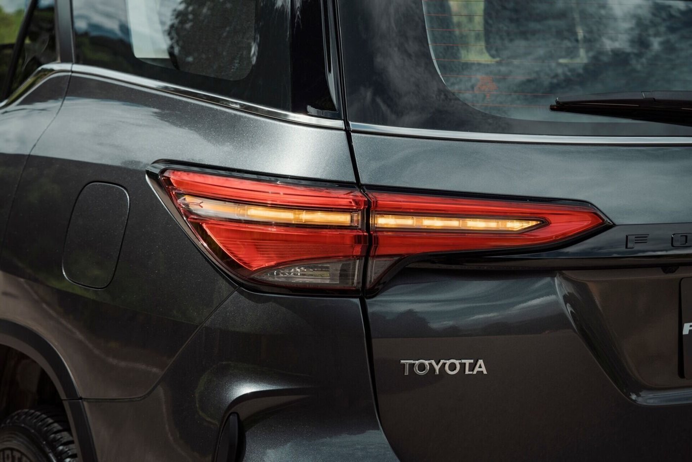 Toyota Fortuner — luces traseras led