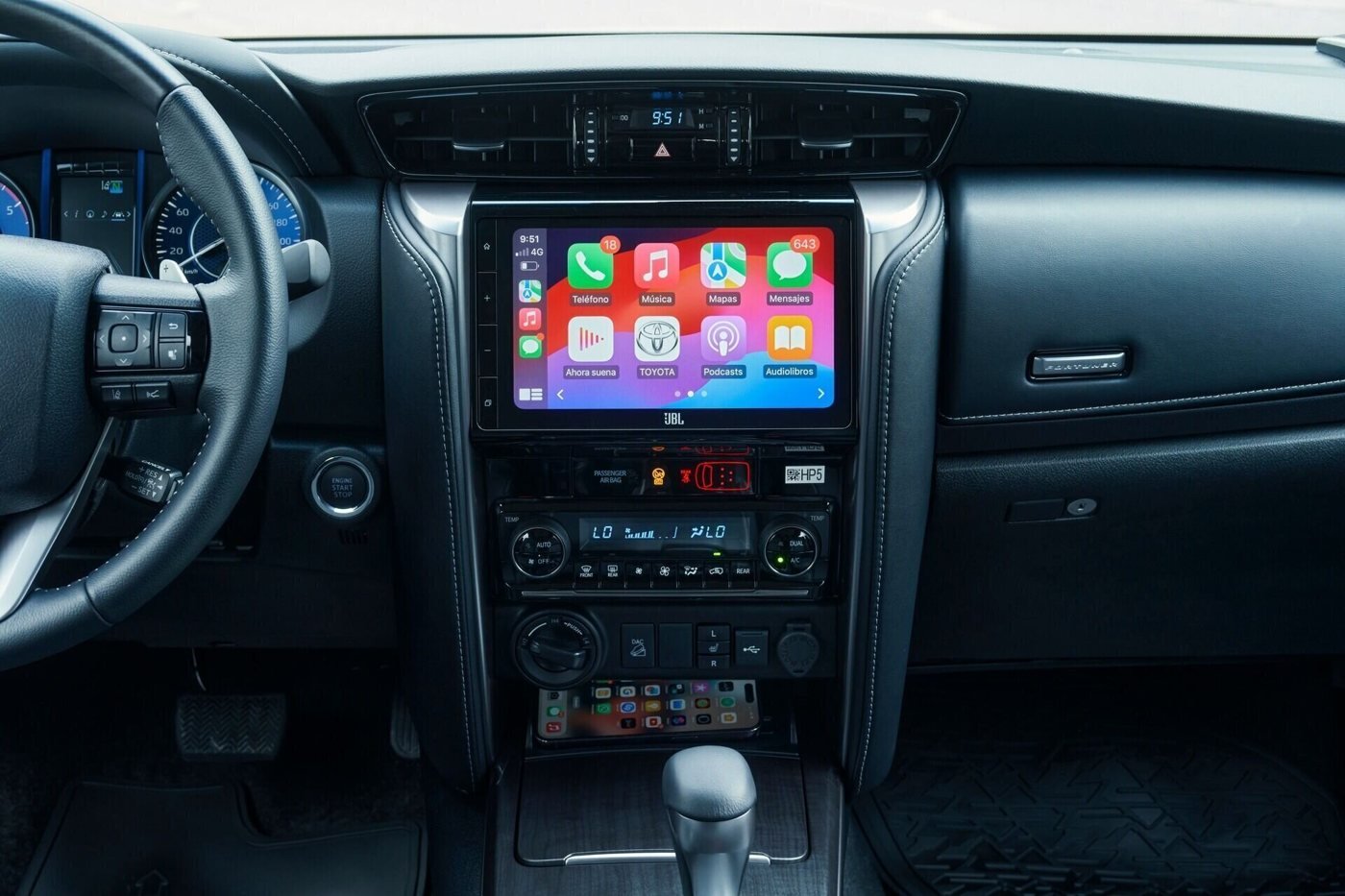 Toyota Fortuner — pantalla carplay
