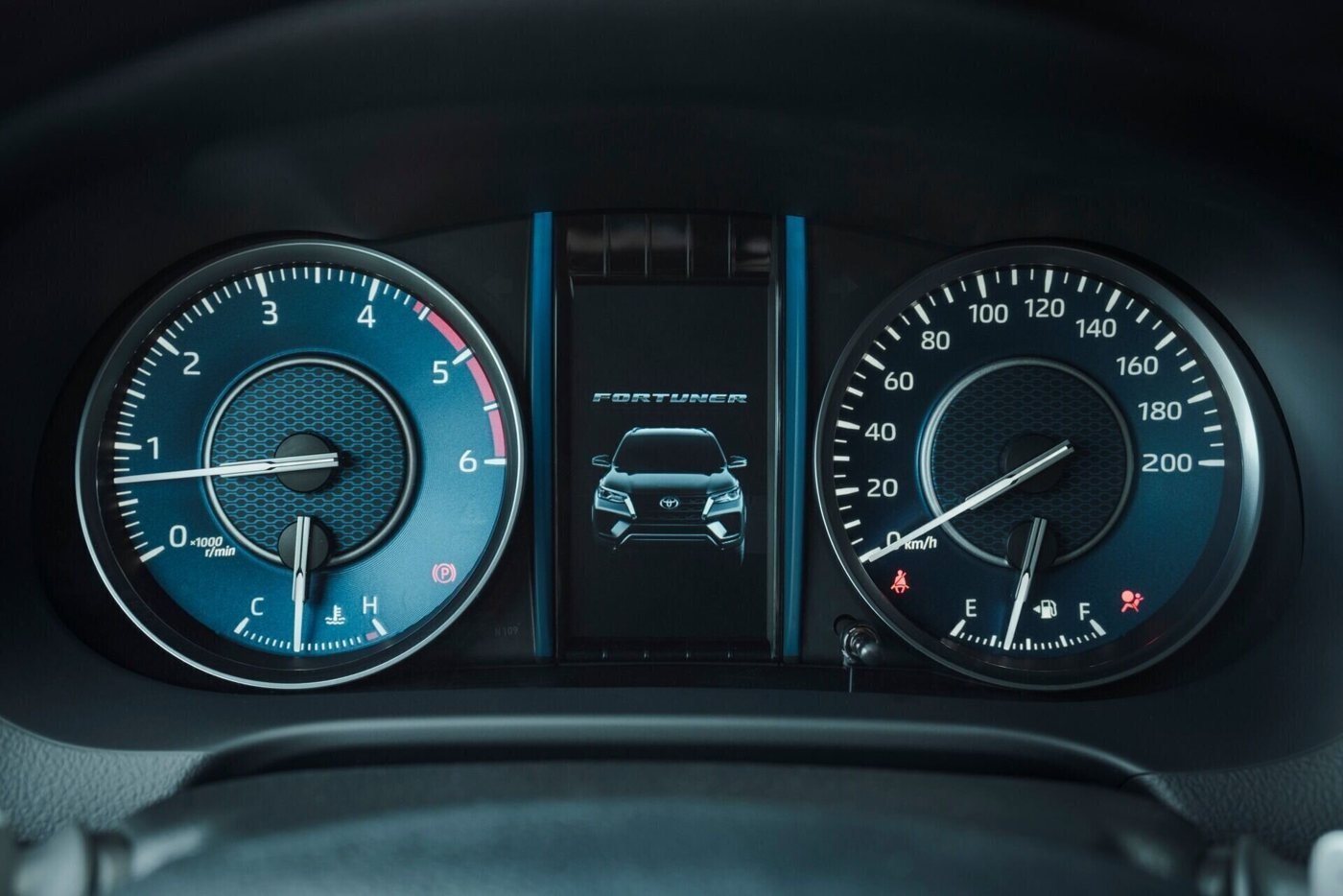 Toyota Fortuner — instrumentos
