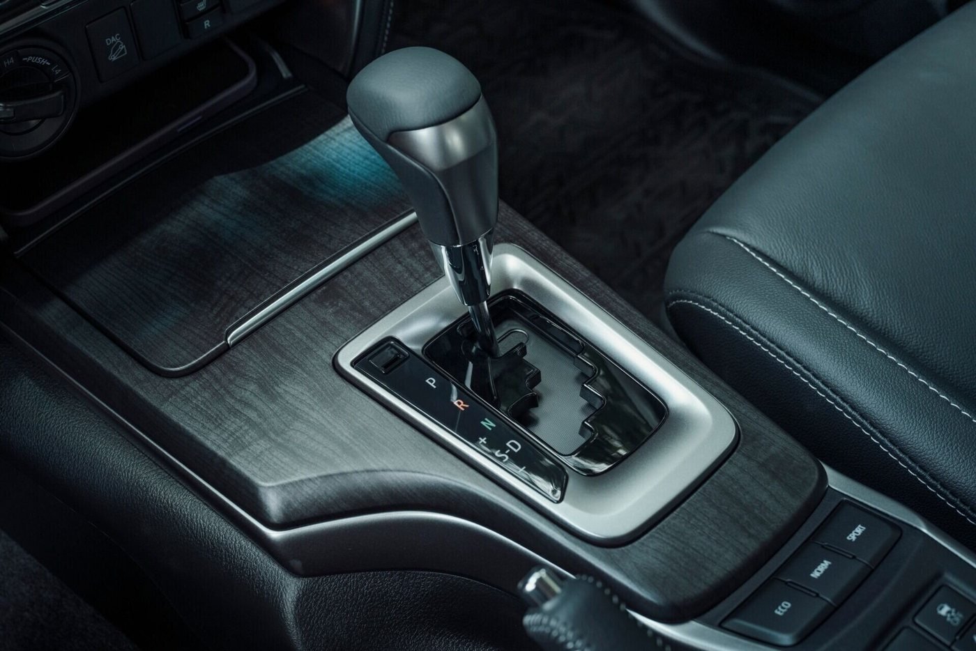 Toyota Fortuner — palanca automatica