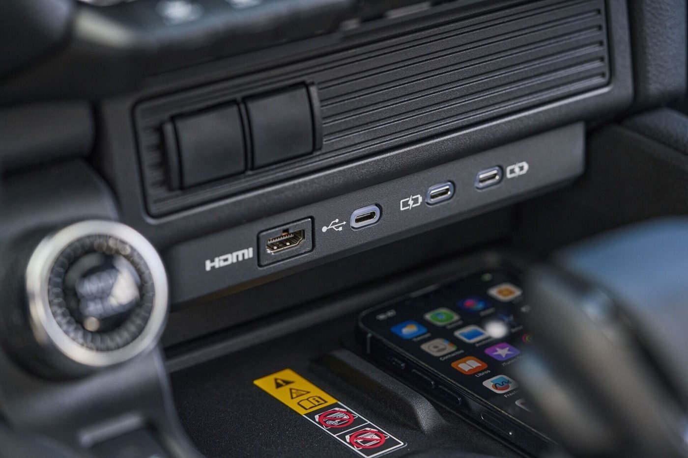 Toyota Land Cruiser Prado — cargador puertos hdmi