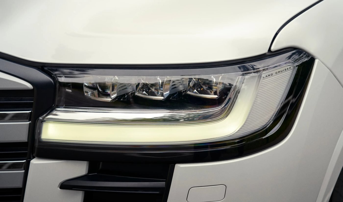 Toyota Land Cruiser 300 HEV — farola led