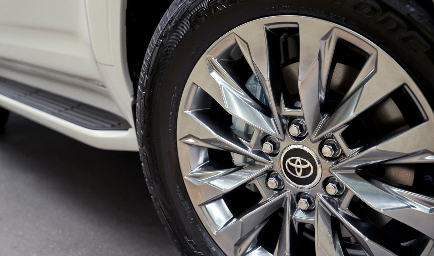 Toyota Land Cruiser 300 HEV — rin 20