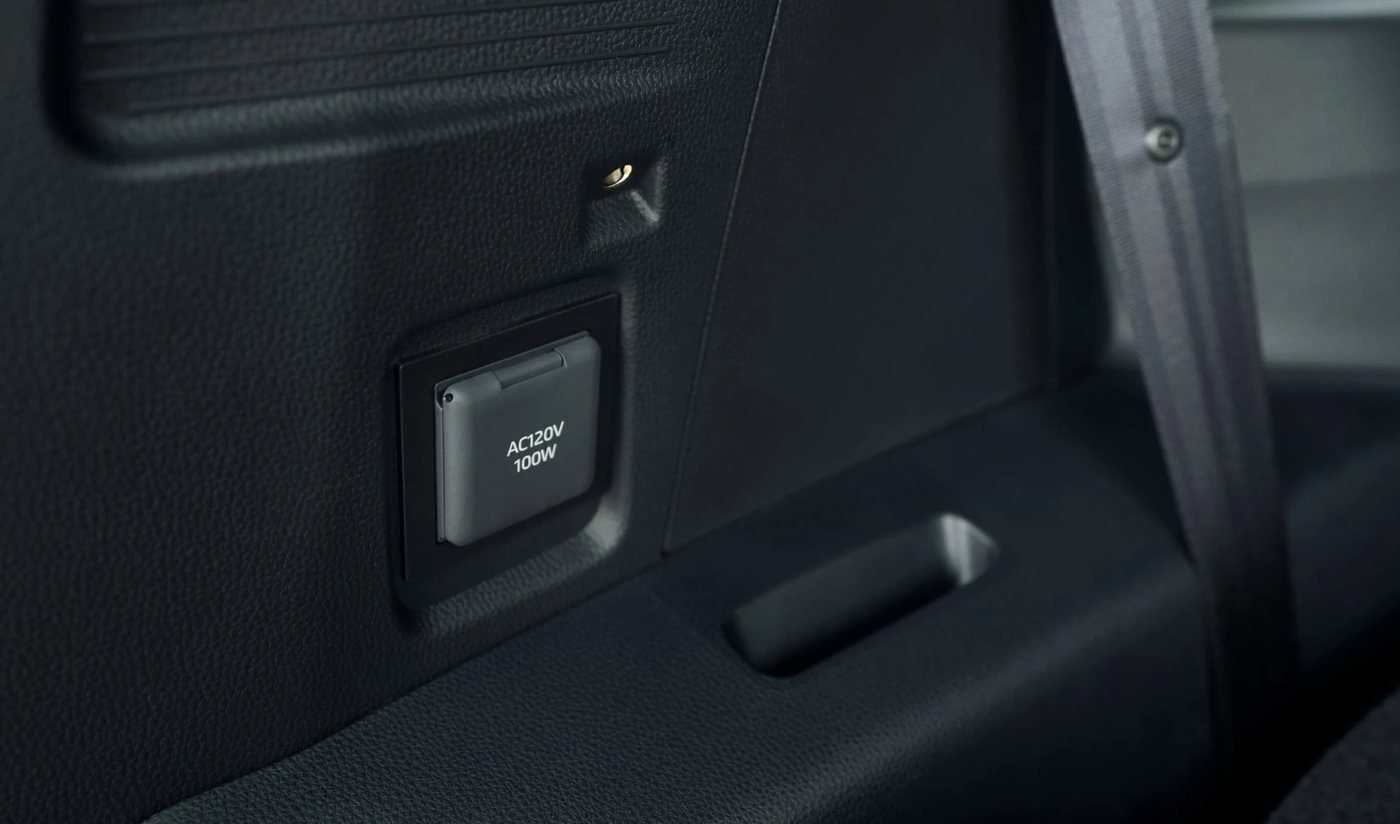 Toyota Land Cruiser 300 HEV — baul