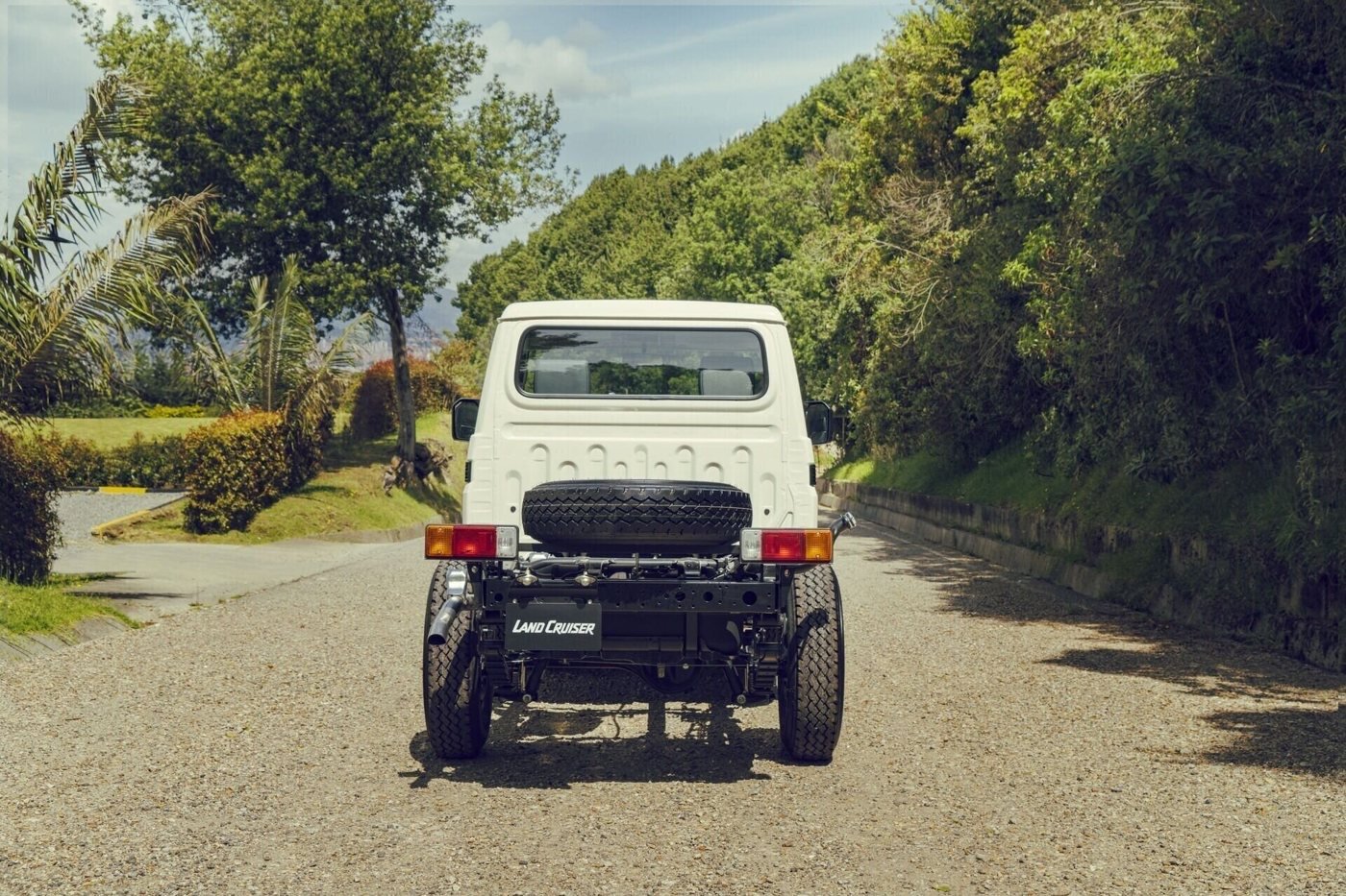 Toyota Land Cruiser 79 trasera