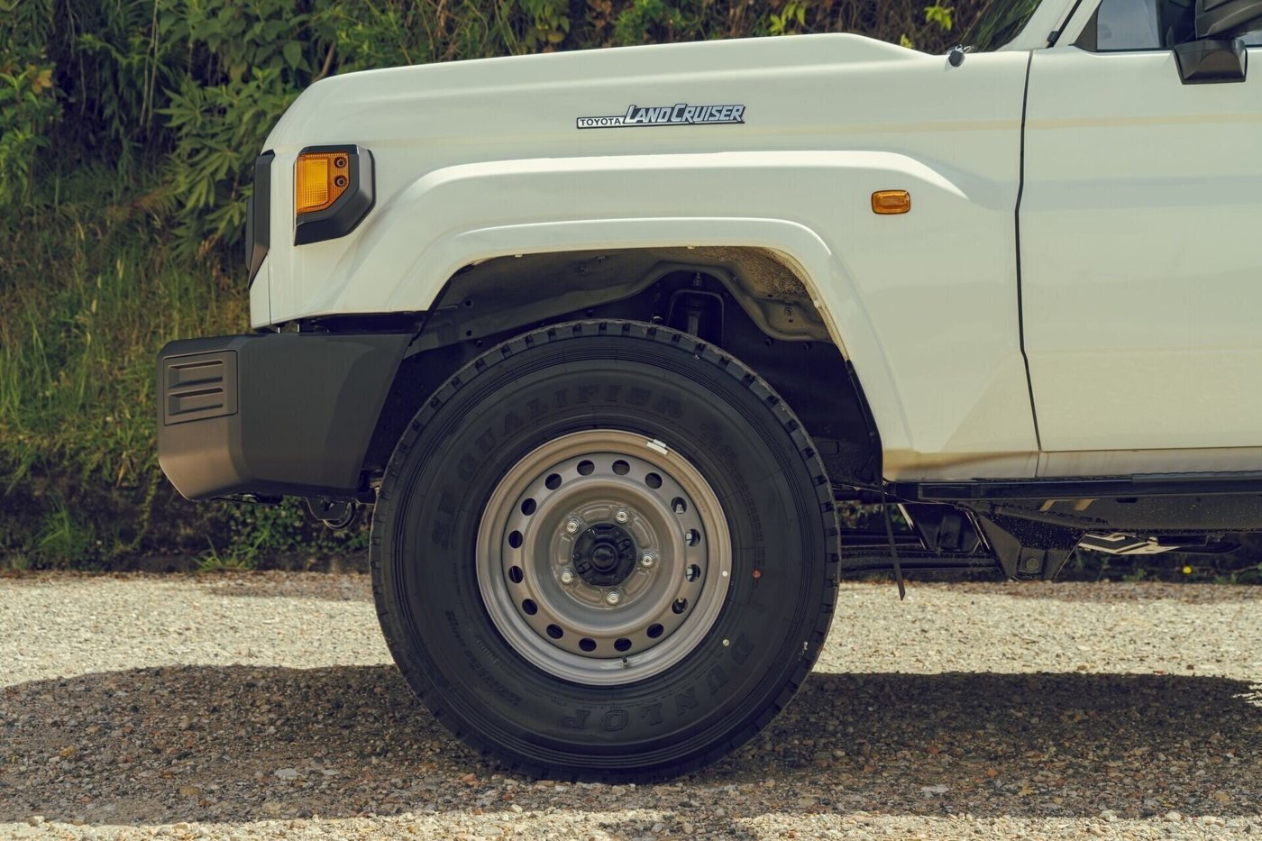 Toyota Land Cruiser 79 — rin acero 16