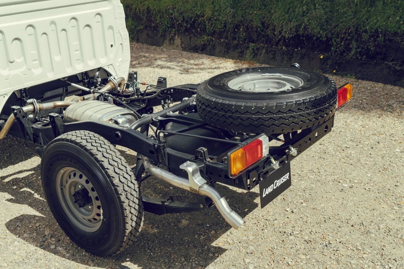 Toyota Land Cruiser 79 — chasis rueda repuesto