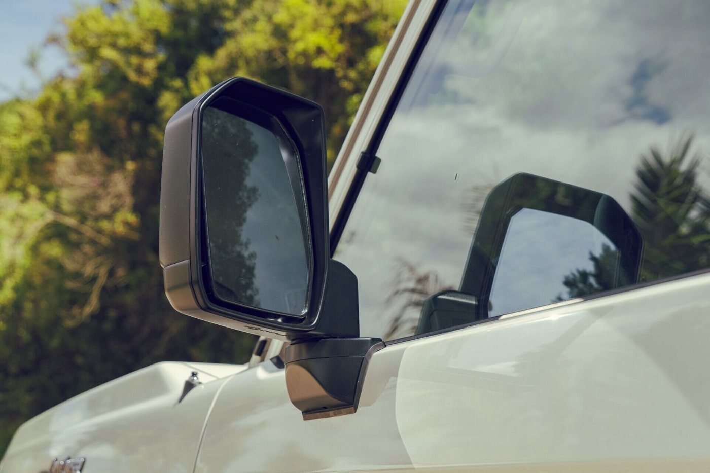 Toyota Land Cruiser 79 — espejo exterior