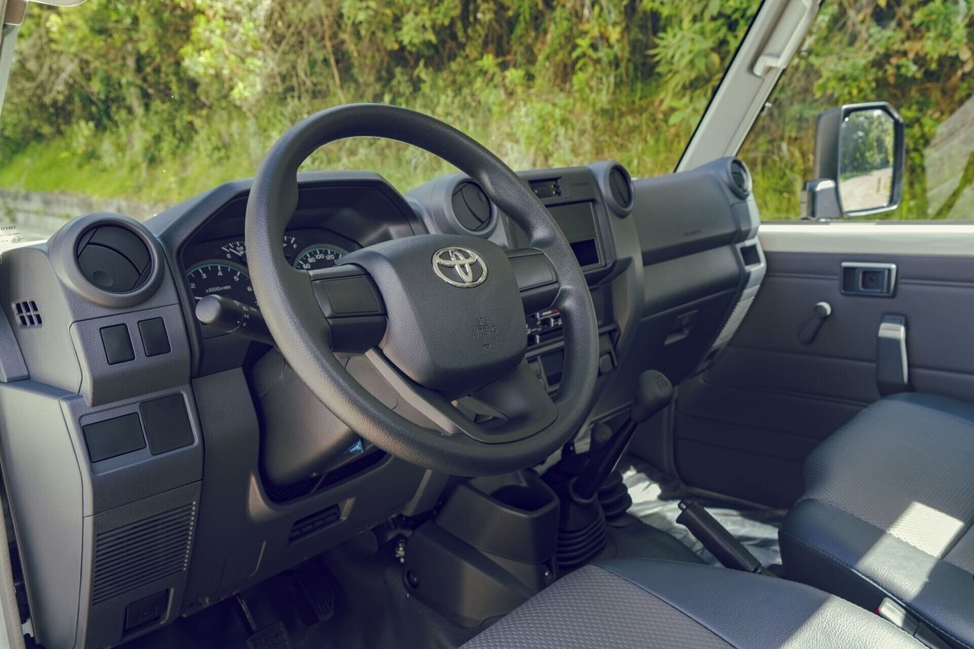 Toyota Land Cruiser 79 — tablero timon