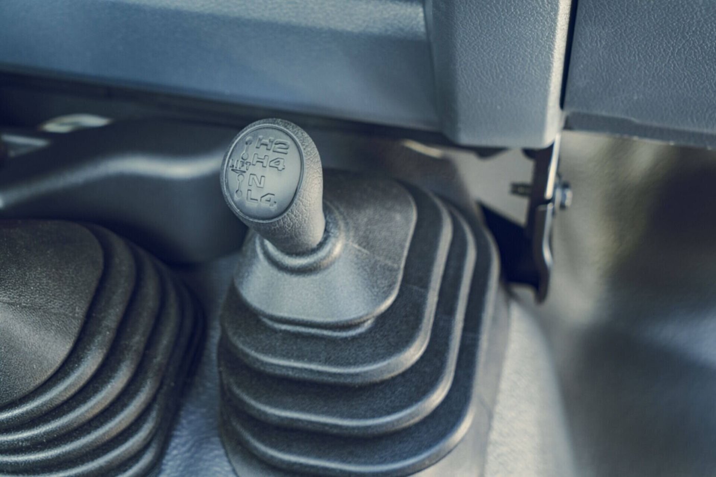 Toyota Land Cruiser 79 — palancas cambios 4x4
