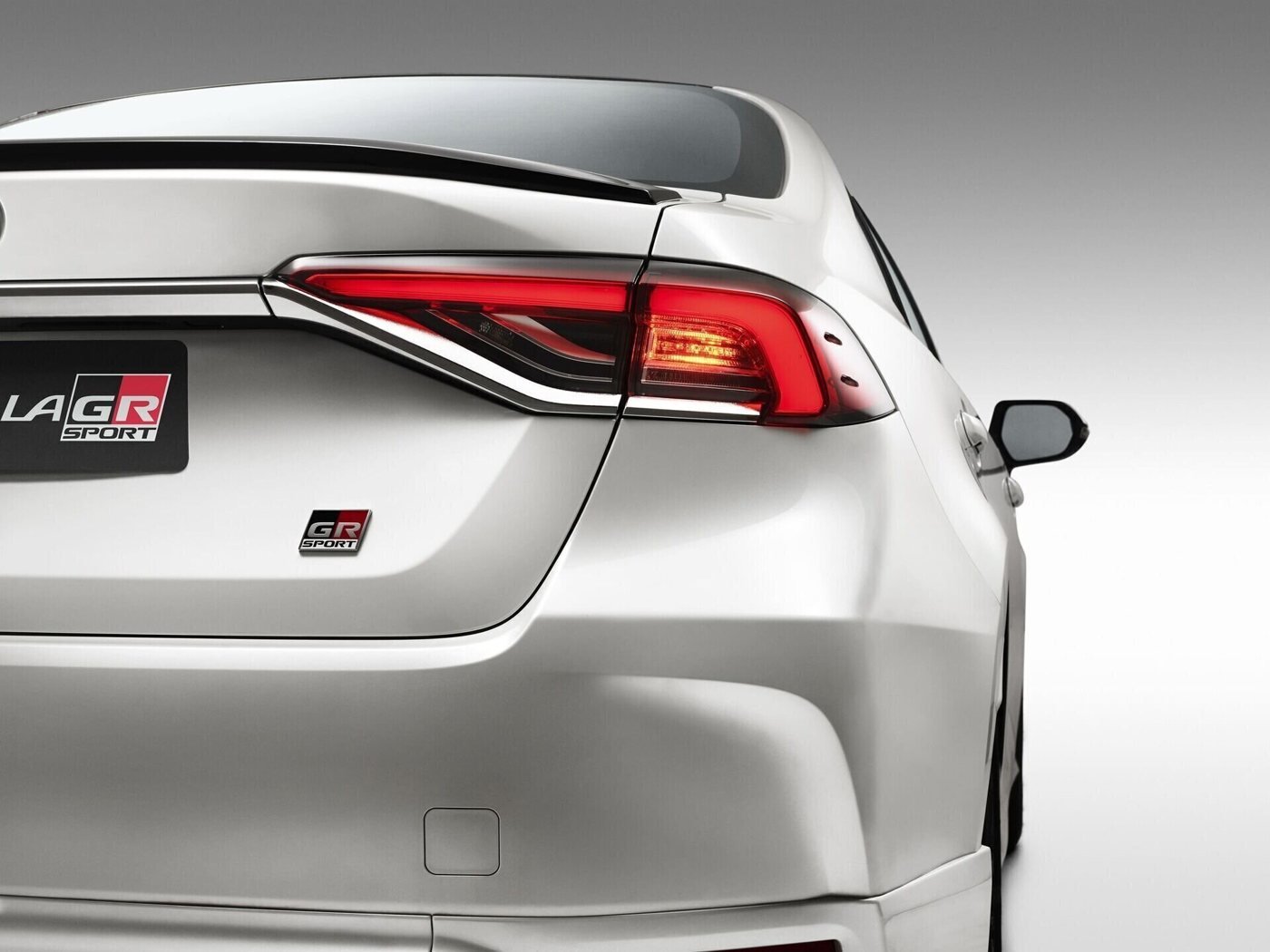 Toyota Corolla GR-S detalle trasero gr