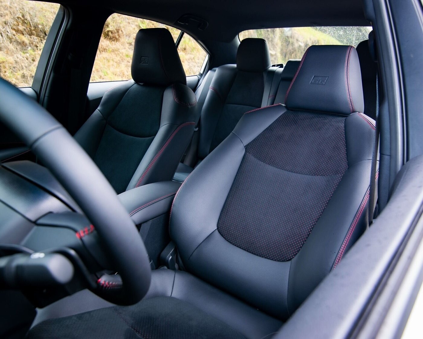 Toyota Corolla GR-S — asientos delanteros