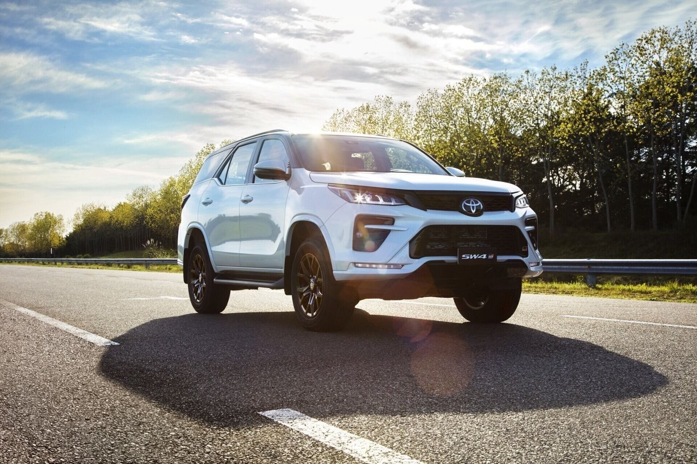 Toyota Fortuner GR-S 3 4 frontal