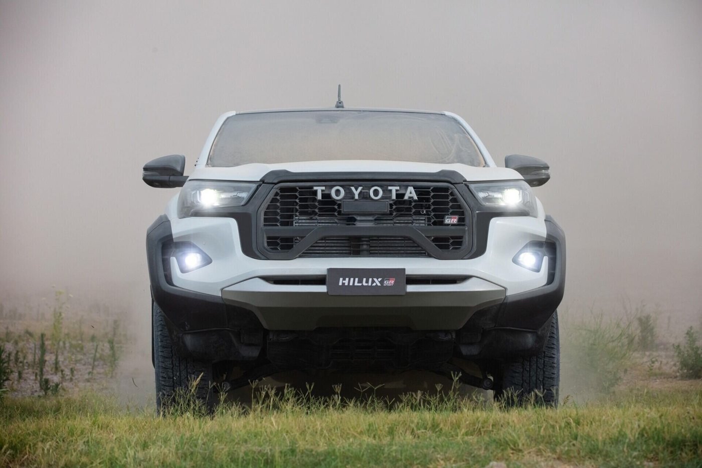 Toyota Hilux GR-S frontal niebla