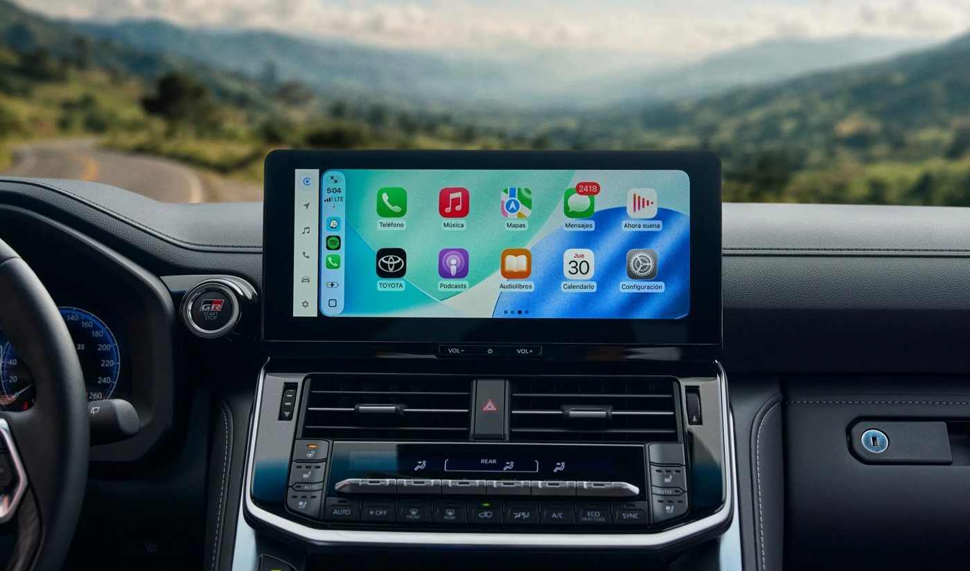 Toyota Land Cruiser 300 GR-S HEV — pantalla 12 3