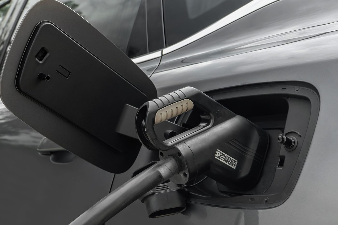 Chevrolet Captiva EV — principal conector carga