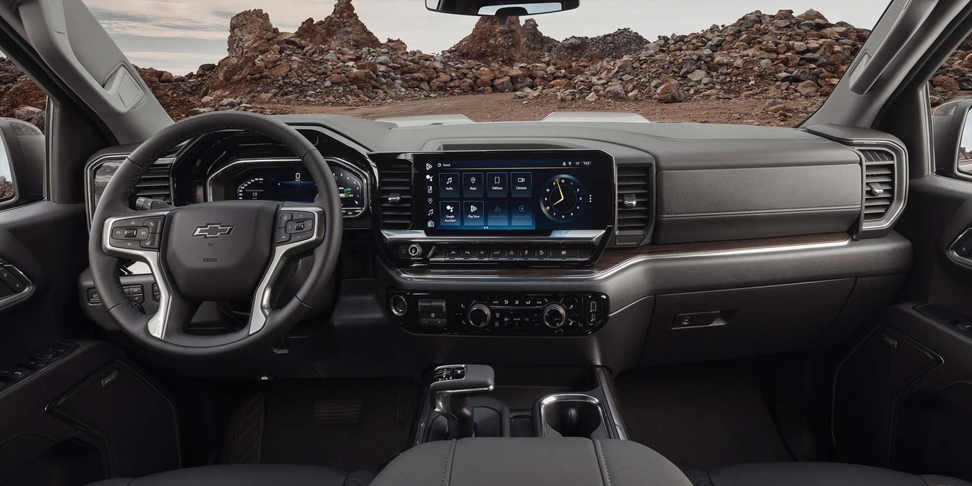 Chevrolet Silverado — interior