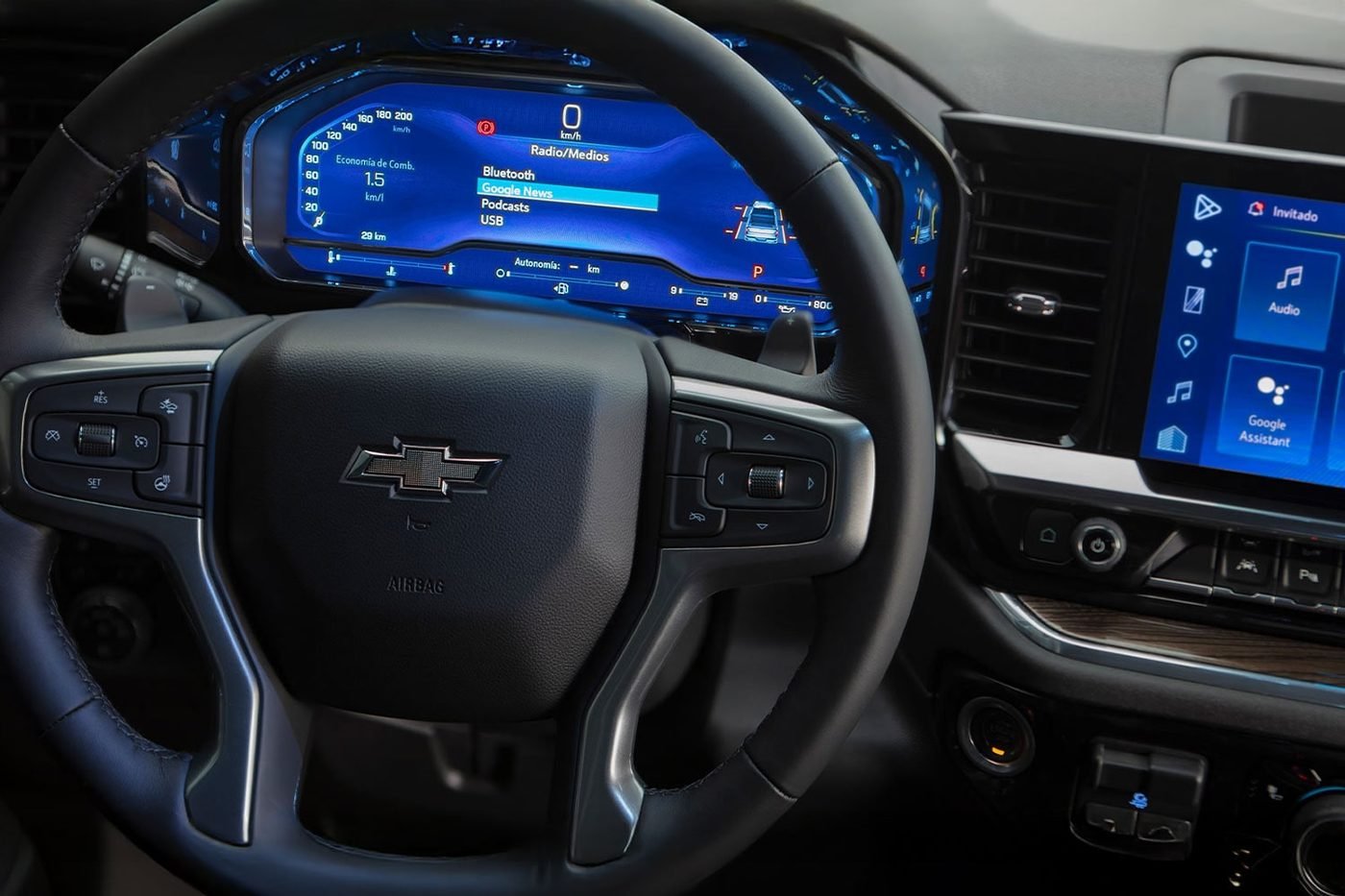 Chevrolet Silverado — interior