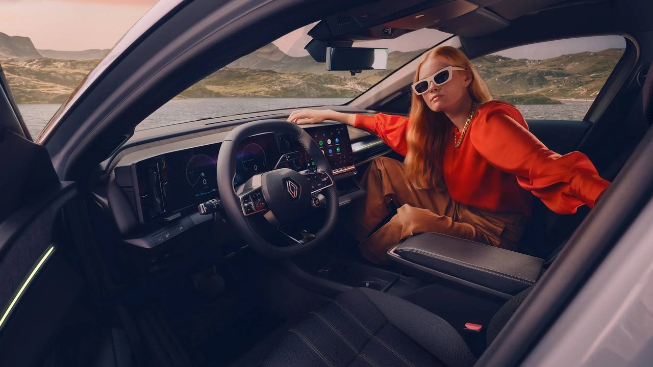 Renault Megane E-Tech — interior 3